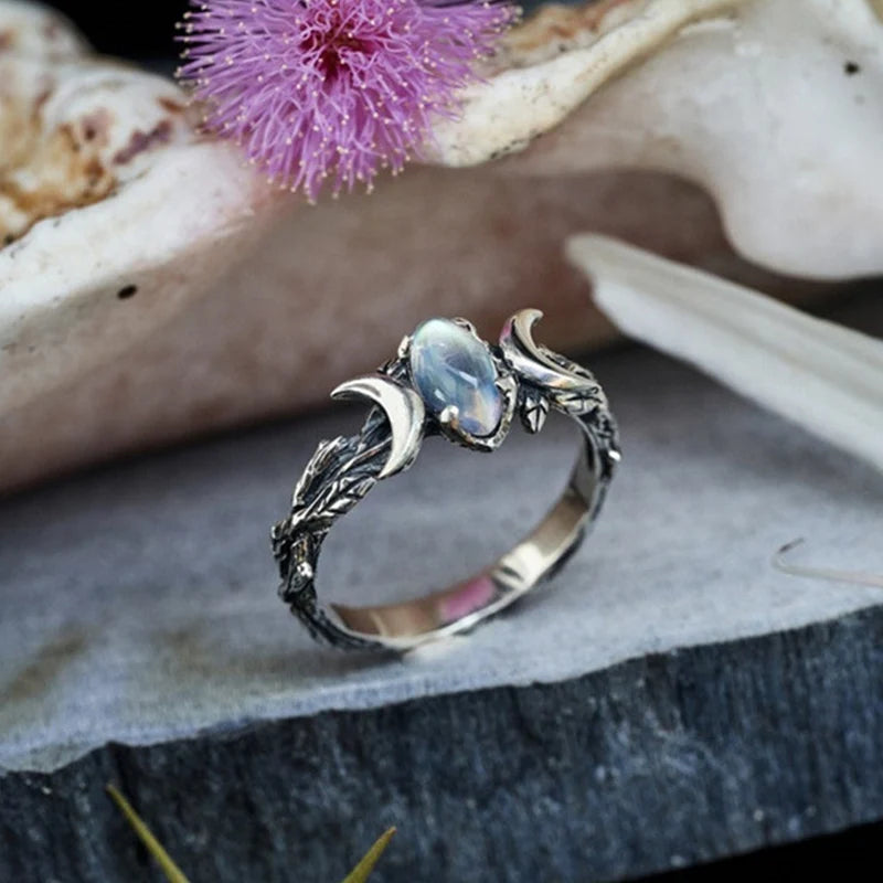 New Retro Ethnic Style Moonstone Ring